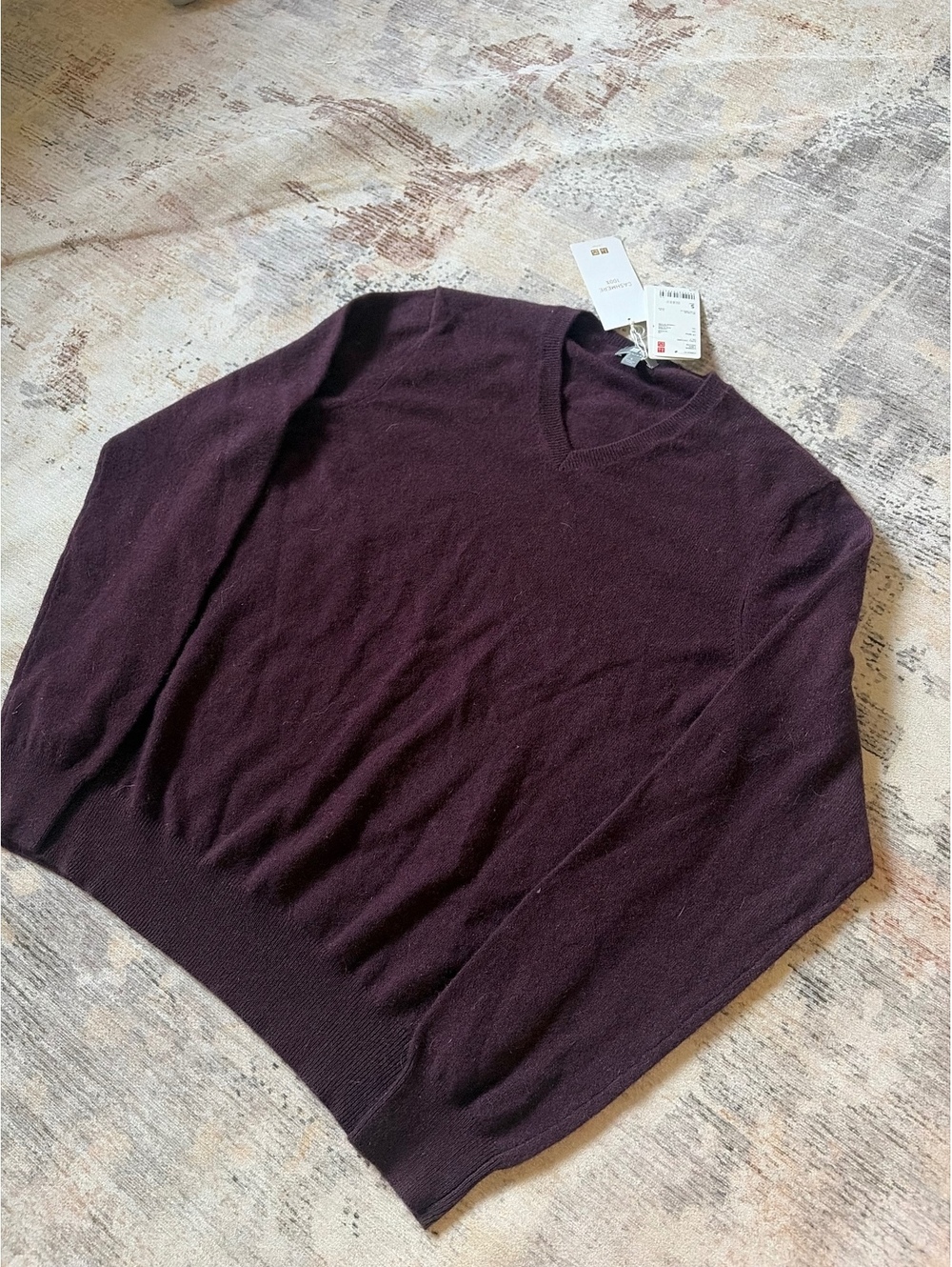 Uniqlo NWT cashmere V neck sweater wine small